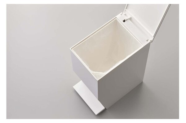Bel plastičen koš za smeti s pedalom 3,9 l Tower – YAMAZAKI