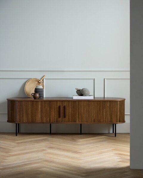 Rjava TV omarica v hrastovem dekorju 180x56x45 cm Nola – Unique Furniture