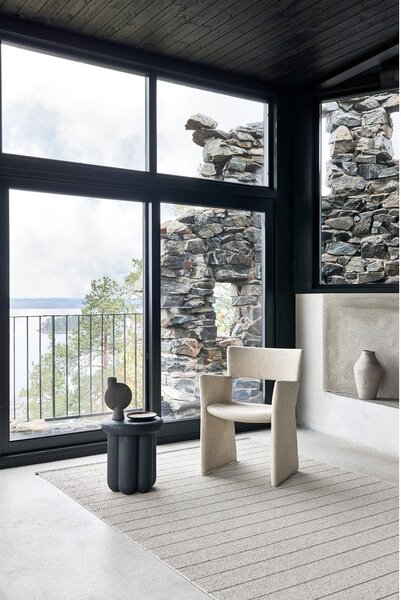 Siv zunanji in notranji tekač 70x270 cm Carl Warm Grey – Pappelina