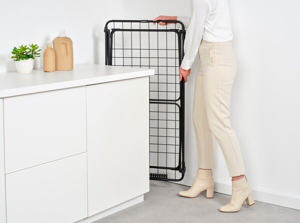 Mat črno stojalo za sušenje perila 22 m HangOn Too – Brabantia