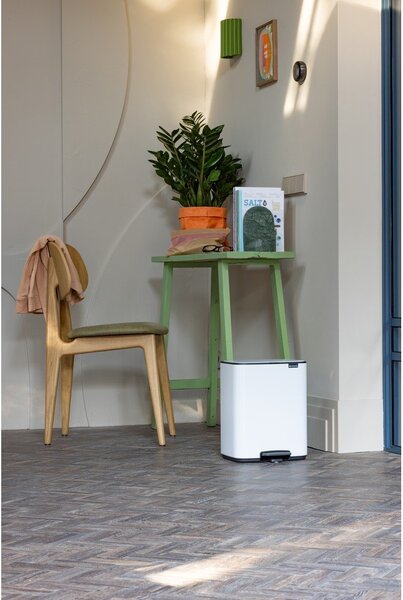 Bel jeklen koš za smeti s pedalom 12 l Bo – Brabantia