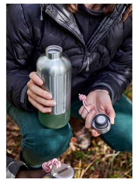 Termovka iz nerjavečega jekla v srebrni barvi 850 ml Explorer – Black + Blum