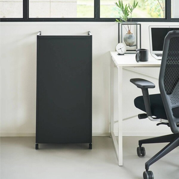Črn kovinski regal na koleščkih 42x84,5x32 cm Tower – YAMAZAKI