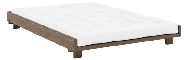 Rjava zakonska postelja iz masivnega bora z letvenim dnom 140x200 cm Social – Karup Design