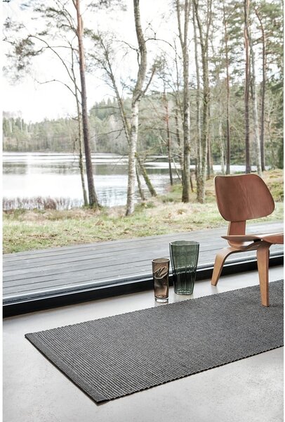 Antracitno siv zunanji in notranji tekač 70x300 cm Emm Black Linen – Pappelina