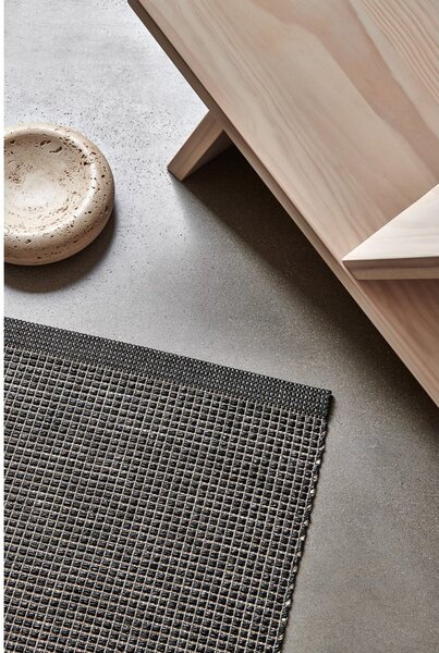 Antracitno siv zunanji in notranji tekač 70x300 cm Emm Black Linen – Pappelina