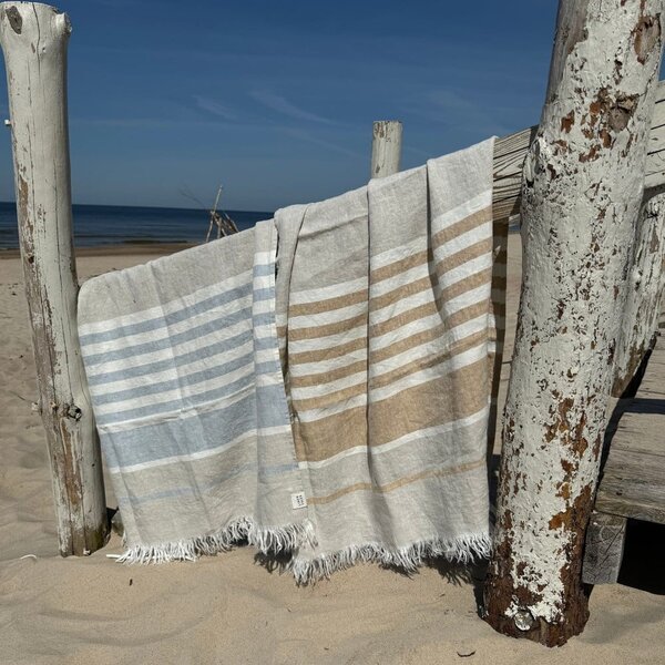 Modra lanena brisača za na plažo 85x140 cm Allure Stripe – Linen Tales