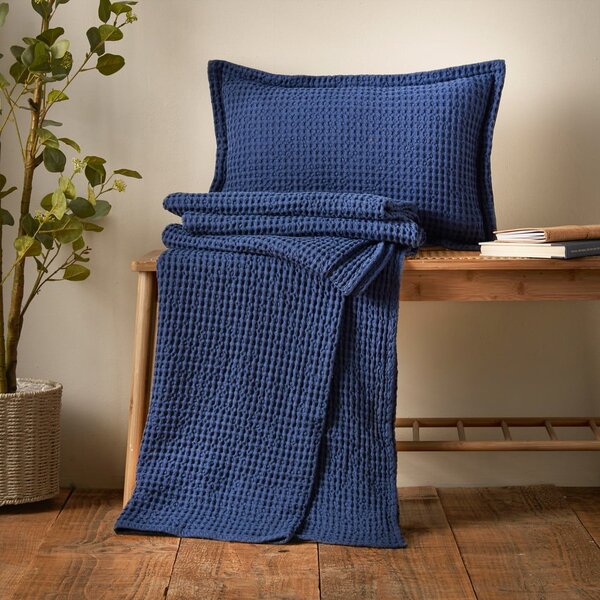 Temno modra bombažna odeja 150x200 cm Jaipur Chunky Waffle – Pineapple Elephant