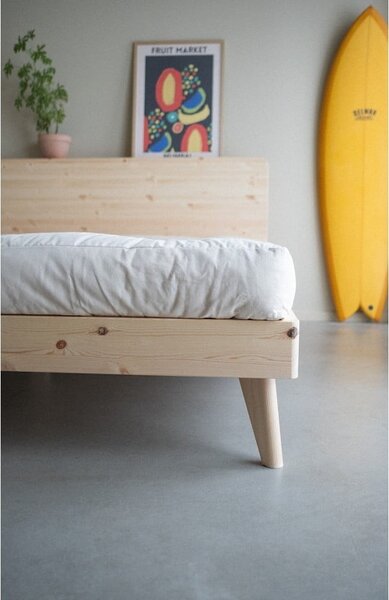 Zakonska postelja iz borovega lesa z letvenim dnom 180x200 cm Retreat - Karup Design