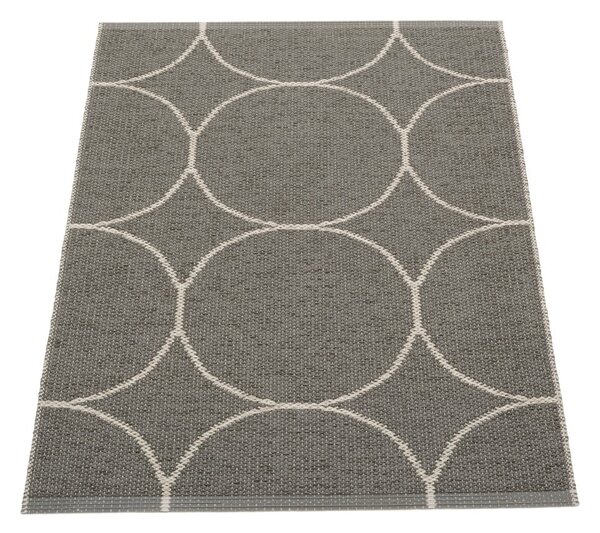 Temno siva notranja in zunanja preproga 70x100 cm Boo Charcoal Linen – Pappelina