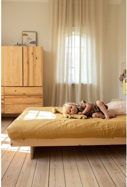 Zakonska postelja iz borovega lesa Karup Design Kanso, 140 x 200 cm