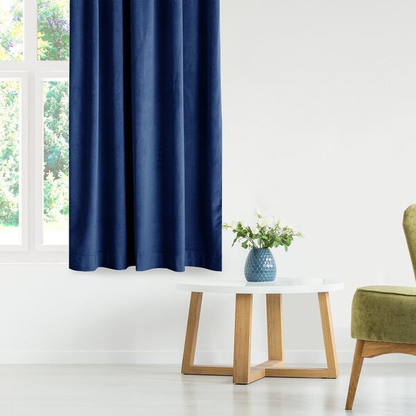 Temno modra žametna zavesa za delno zatemnitev 140x245 cm Eyelets – Restilo