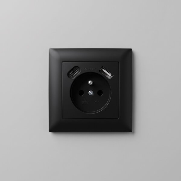 Enojna vtičnica z ozemljitvijo + USB-A USB-C OSTE JNH004-G Black