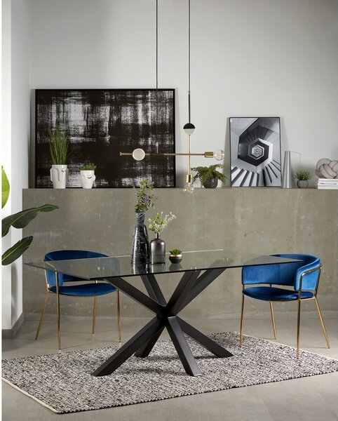 Jedilna miza s stekleno ploščo in črnim podnožjem Kave Home, 160 x 90 cm