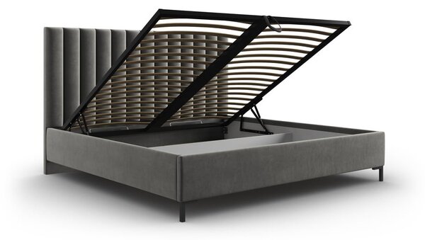 Siva oblazinjena zakonska postelja s prostorom za shranjevanje z letvenim dnom 160x200 cm Casey – Mazzini Beds
