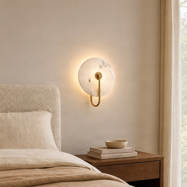 Lucande LED-stenna svetilka Ruma, medenina, alabaster, stopnjevalno, zatemnjen, Bela, Dnevna soba / jedilnica, Mavec/glina, Dizajn