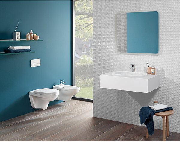 Stenska WC školjka Villeroy & Boch Targa Style (brez roba, z WC desko)