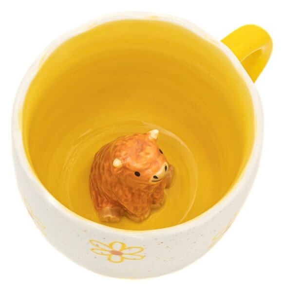 Rumena/kremno bela porcelanasta skodelica 350 ml Surprise Highland Cow – Sass & Belle
