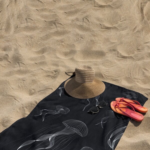 Črno-bela brisača za plažo 90x180 cm Jellyfish - DecoKing