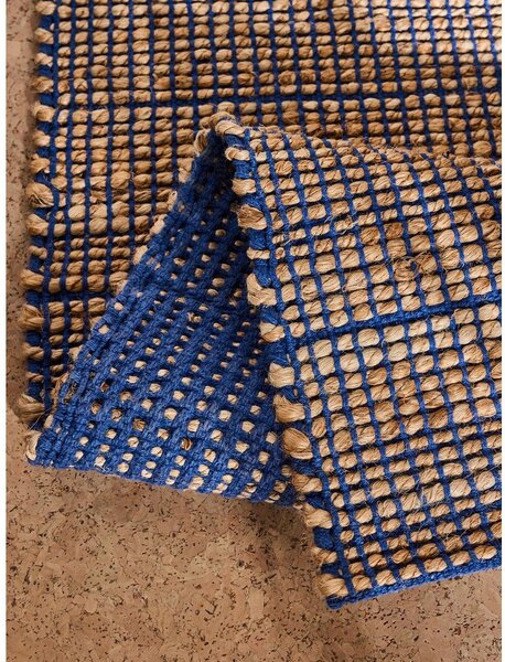 Modra ročno tkana preproga iz mešanice jute 120x170 cm Hurley – MADE