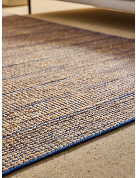 Modra ročno tkana preproga iz mešanice jute 120x170 cm Hurley – MADE
