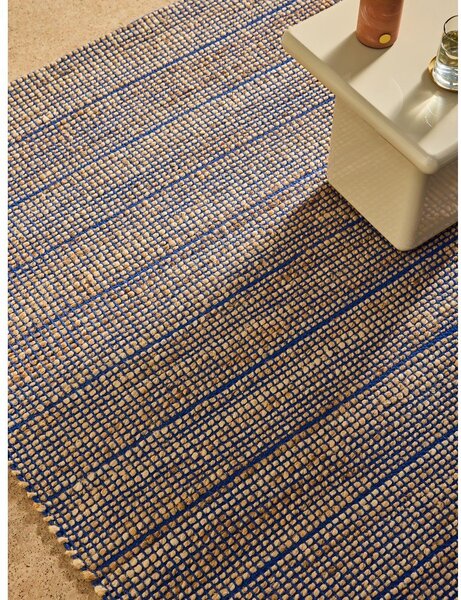Modra ročno tkana preproga iz mešanice jute 120x170 cm Hurley – MADE