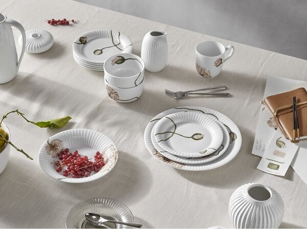 Bel porcelanasta skodelica Kähler Design Hammershøi Poppy, 330 ml