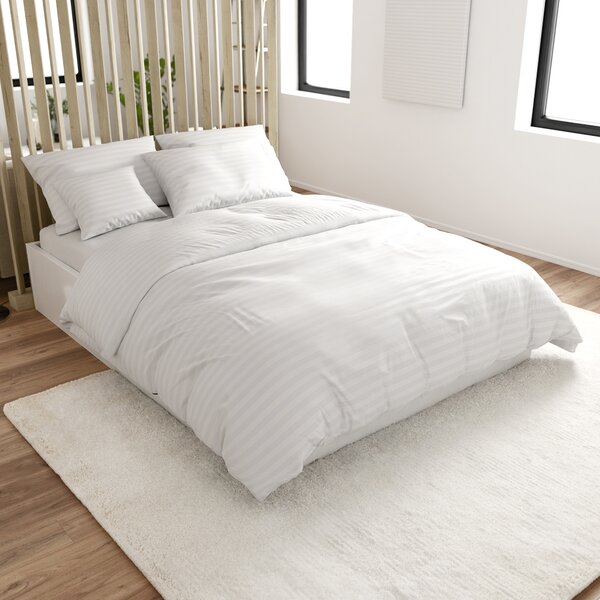 Hotelska posteljnina iz mikrovlaken JASMINE bela - črta 2 cm, hotelski žep Dimenzije posteljnine: 70 x 90 cm | 140 x 220 cm