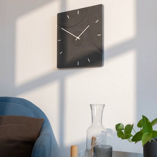 Stenska ura Luxhora Quadriva Black 11 barv kazalcev