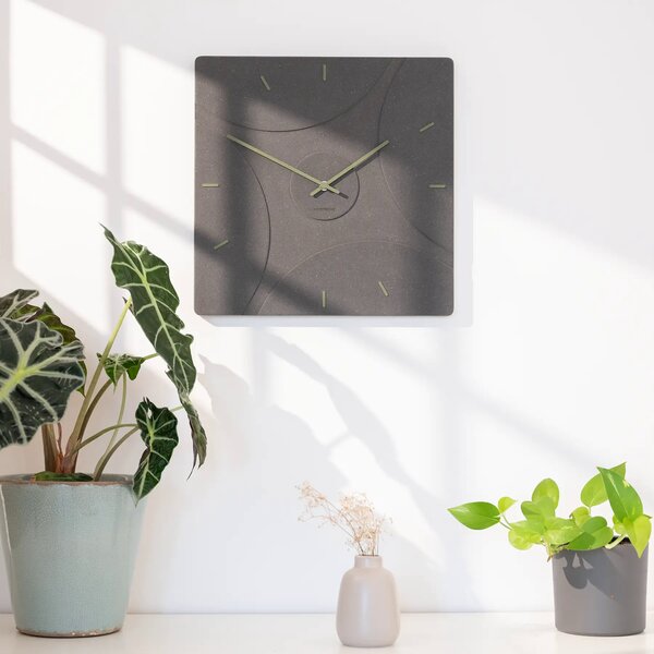 Stenska ura Luxhora Quadriva Black 11 barv kazalcev