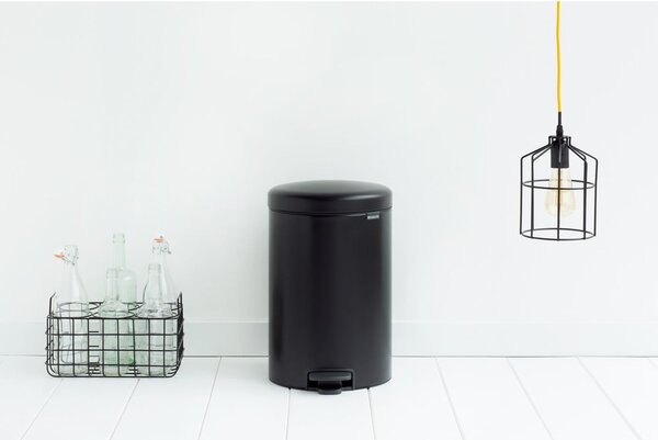 Mat črn jeklen koš za smeti s pedalom 30 l NewIcon – Brabantia