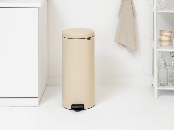 Bež jeklen koš za smeti s pedalom 30 l NewIcon – Brabantia