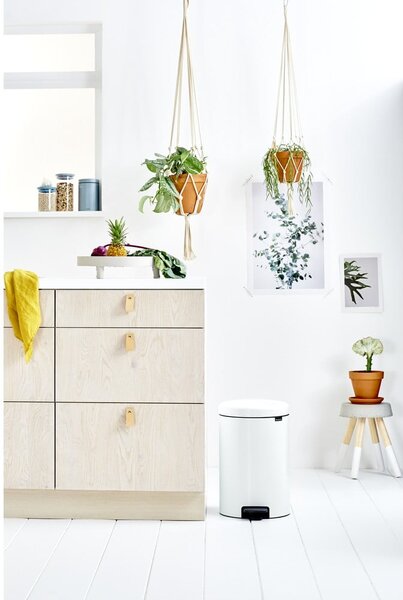 Bel jeklen koš za smeti s pedalom 20 l NewIcon – Brabantia