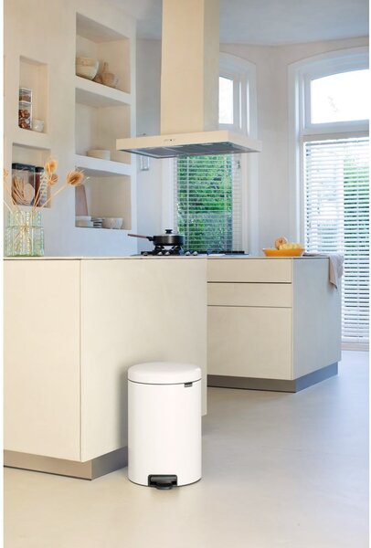 Bel jeklen koš za smeti s pedalom 20 l NewIcon – Brabantia