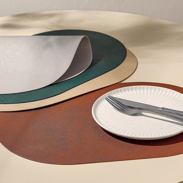Pogrinjek iz imitacije usnja 30x45 cm Tabletop – Salt&Pepper