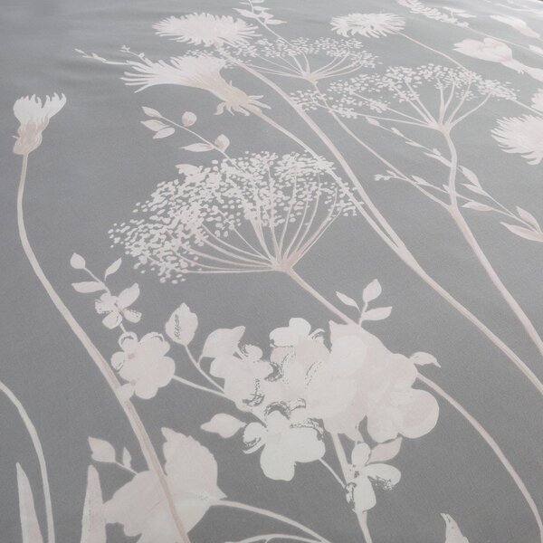Siva posteljnina za zakonsko posteljo 200x200 cm Meadowsweet Floral – Catherine Lansfield