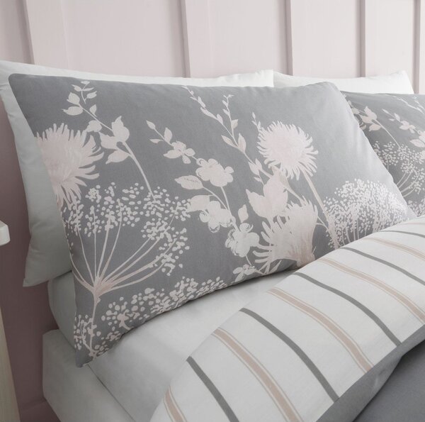Siva posteljnina za zakonsko posteljo 200x200 cm Meadowsweet Floral – Catherine Lansfield
