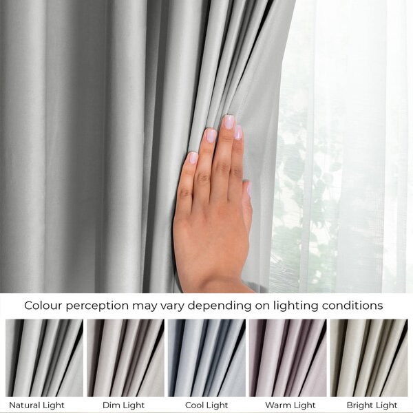 Svetlo siva žametna zavesa za delno zatemnitev 140x270 cm Pleat – Restilo