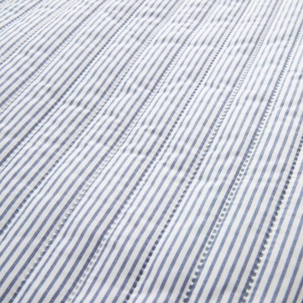 Modro prešito pregrinjalo 220x230 cm Stripe – Catherine Lansfield