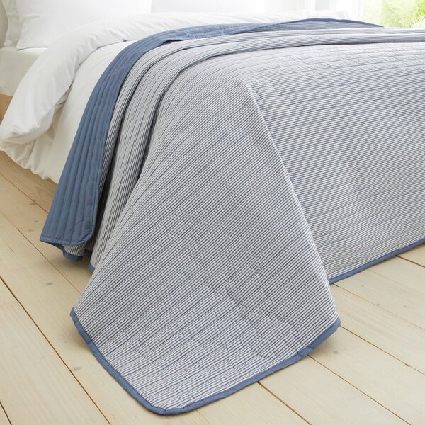 Modro prešito pregrinjalo 220x230 cm Stripe – Catherine Lansfield