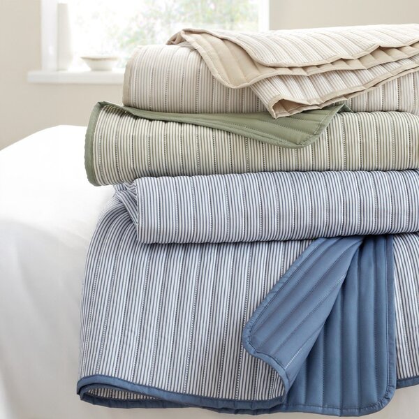 Modro prešito pregrinjalo 220x230 cm Stripe – Catherine Lansfield