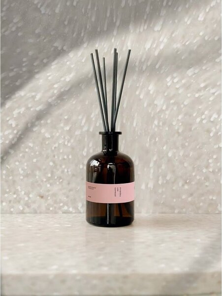 Difuzor #68 Peony, Linen, Fern – Perfumed Prague