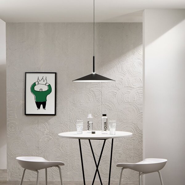 Luce Ambiente Design LED-visoka svetilka Khan, črna, Ø 48 cm, kovina, CCT, Črna, Dnevna soba / jedilnica, Kovina, Sodobni