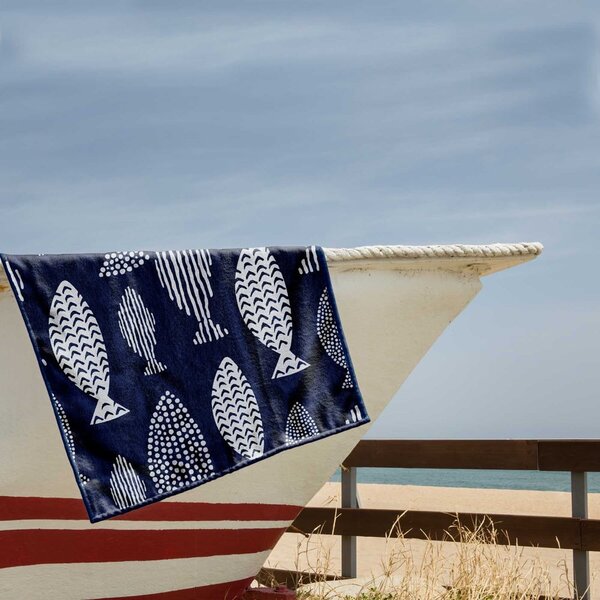 Temno modra brisača za plažo 90x180 cm Fish - DecoKing