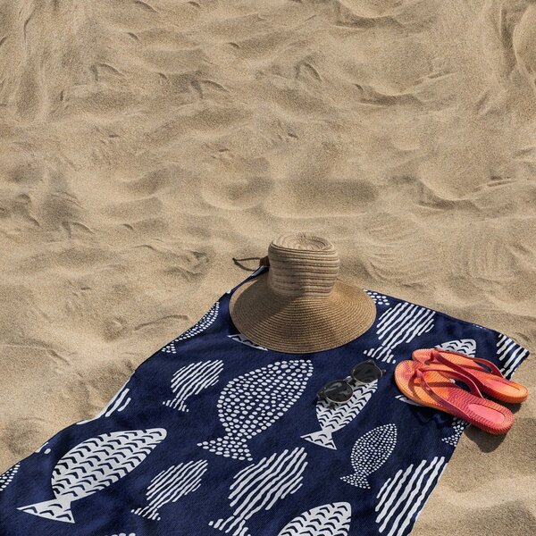 Temno modra brisača za plažo 90x180 cm Fish - DecoKing