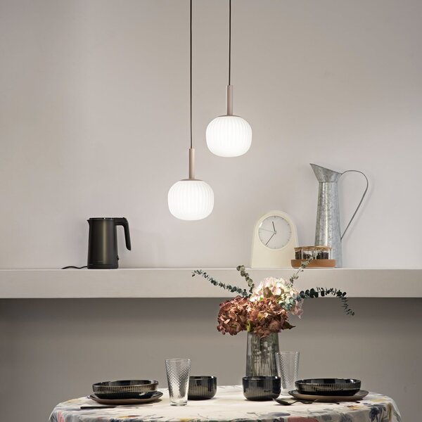 Luce Ambiente Design Visoka svetilka Eris, dolžina 26 cm, rjava/bela, kovina/steklo, 2-žarilna, zatemnjen, Rjava / rjasta, Dnevna soba / jedilnica, Aluminij, Sodobni