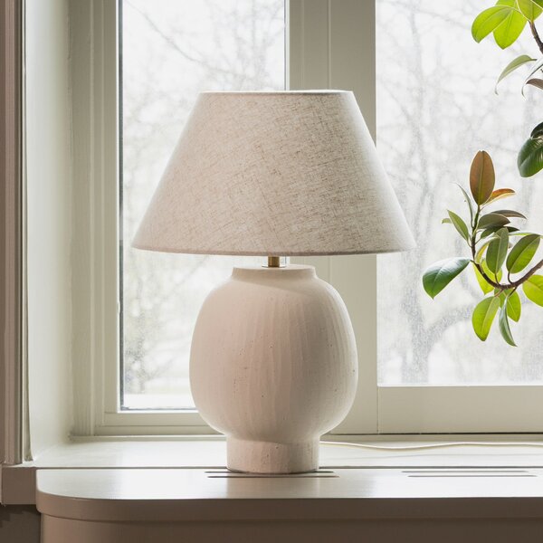 Globen Lighting namizna svetilka Lorenzo, bež, višina 46 cm, keramika, Bež, Dnevna soba / jedilnica, Keramika, Skandinavski