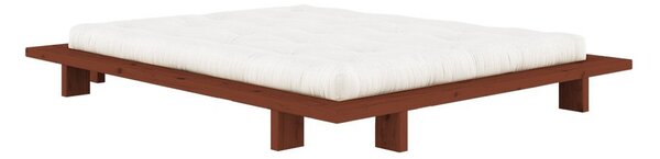 Zakonska postelja iz masivnega bora brez vzglavja z letvenim dnom 180x200 cm v barvi terakote Japan – Karup Design