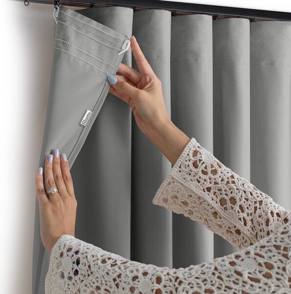 Siva žametna zavesa za delno zatemnitev 200x250 cm Velto – Filumi