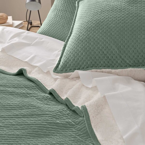 Zelen komplet pregrinjala in prevleke za vzglavnik iz sherpa flisa 220x240 cm Mylene – douceur d'intérieur